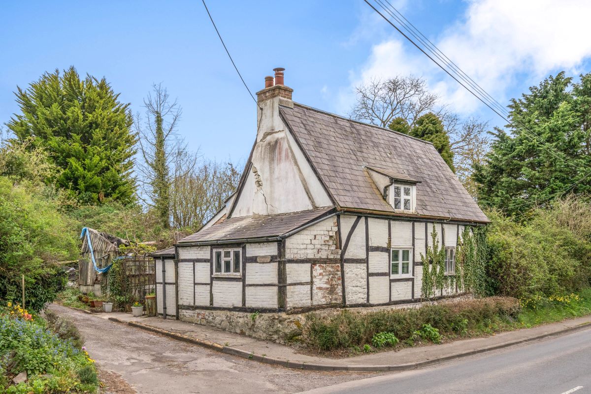 4, Eastcott, Devizes, SN10 4PJ