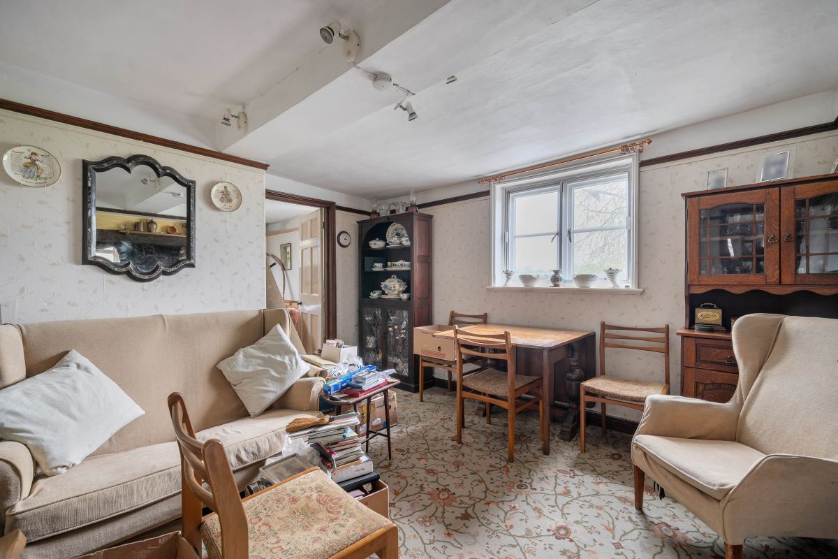 4, Eastcott, Devizes, SN10 4PJ