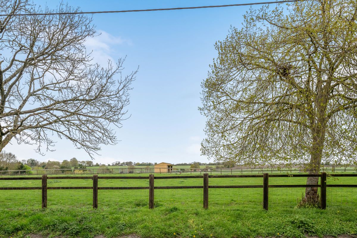 4, Eastcott, Devizes, SN10 4PJ
