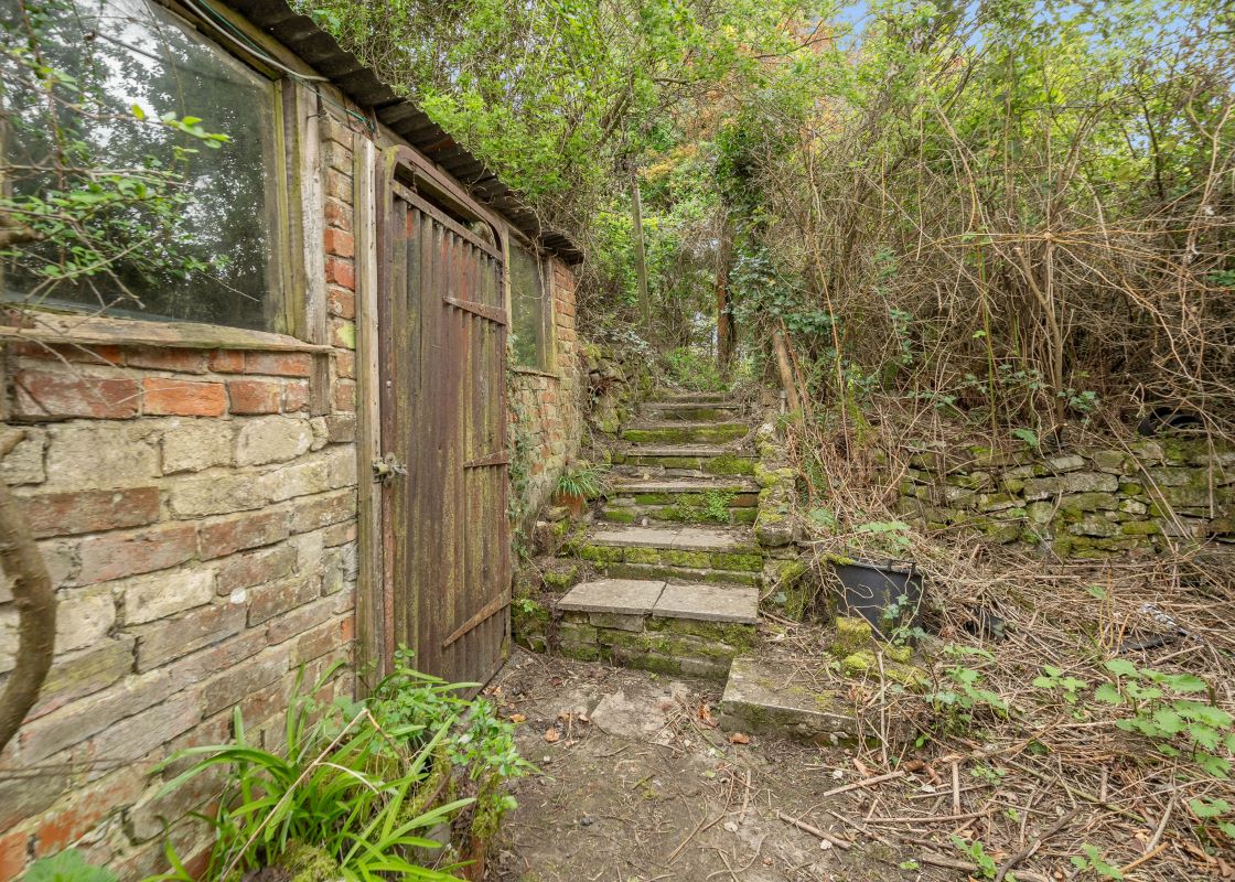 4, Eastcott, Devizes, SN10 4PJ