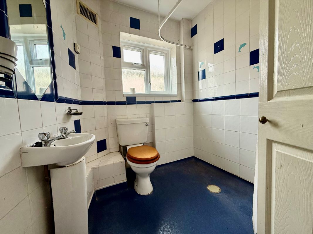 32, Padfield Gardens, Melksham, SN12 6EQ