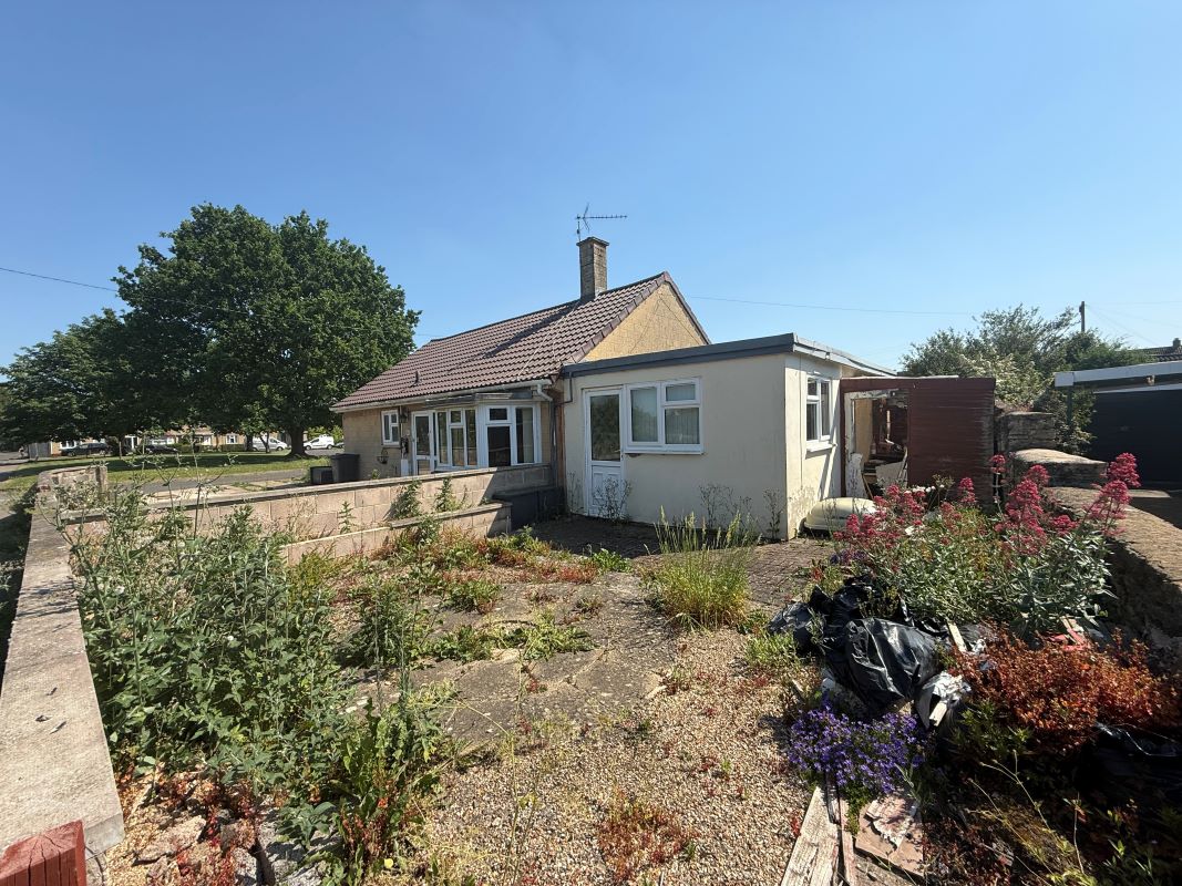 32, Padfield Gardens, Melksham, SN12 6EQ