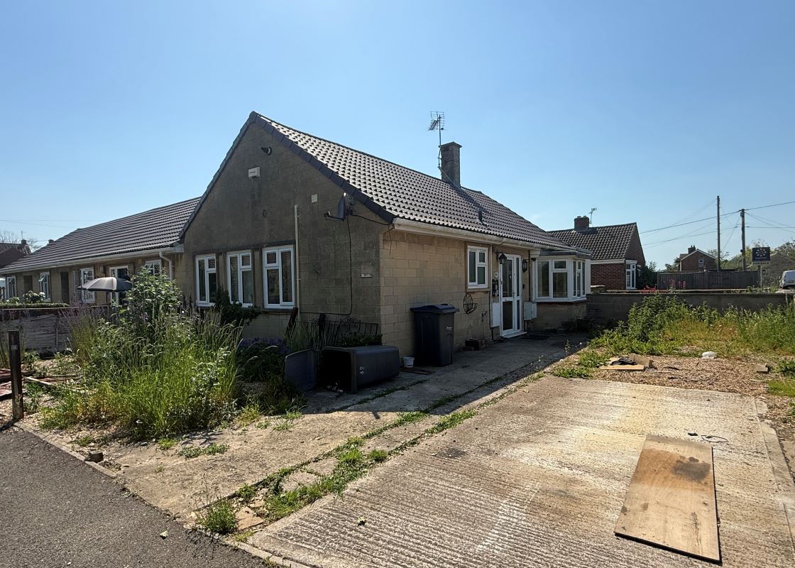 32, Padfield Gardens, Melksham, SN12 6EQ